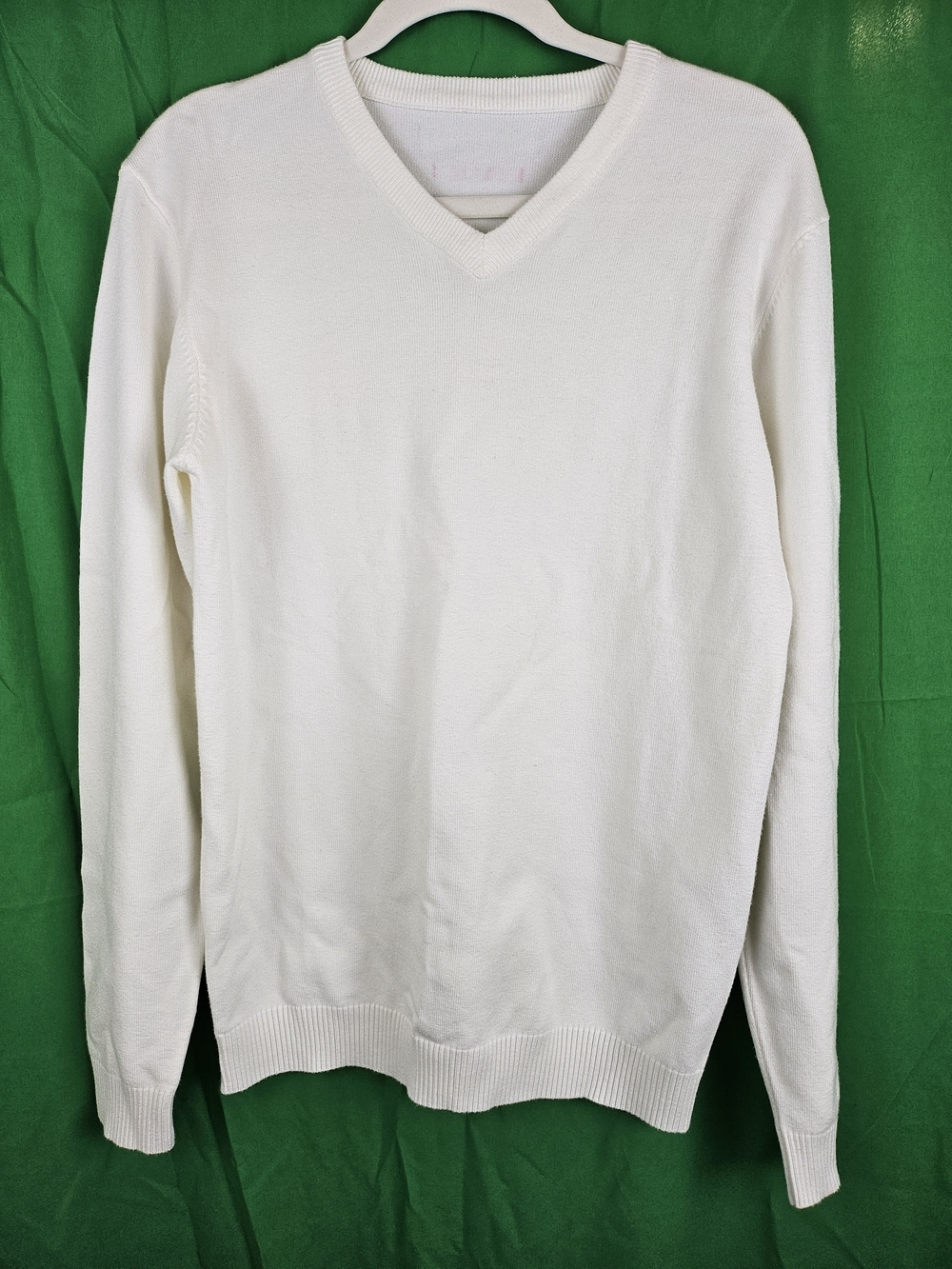 Source Unknown Men's White V-Neck Sweater